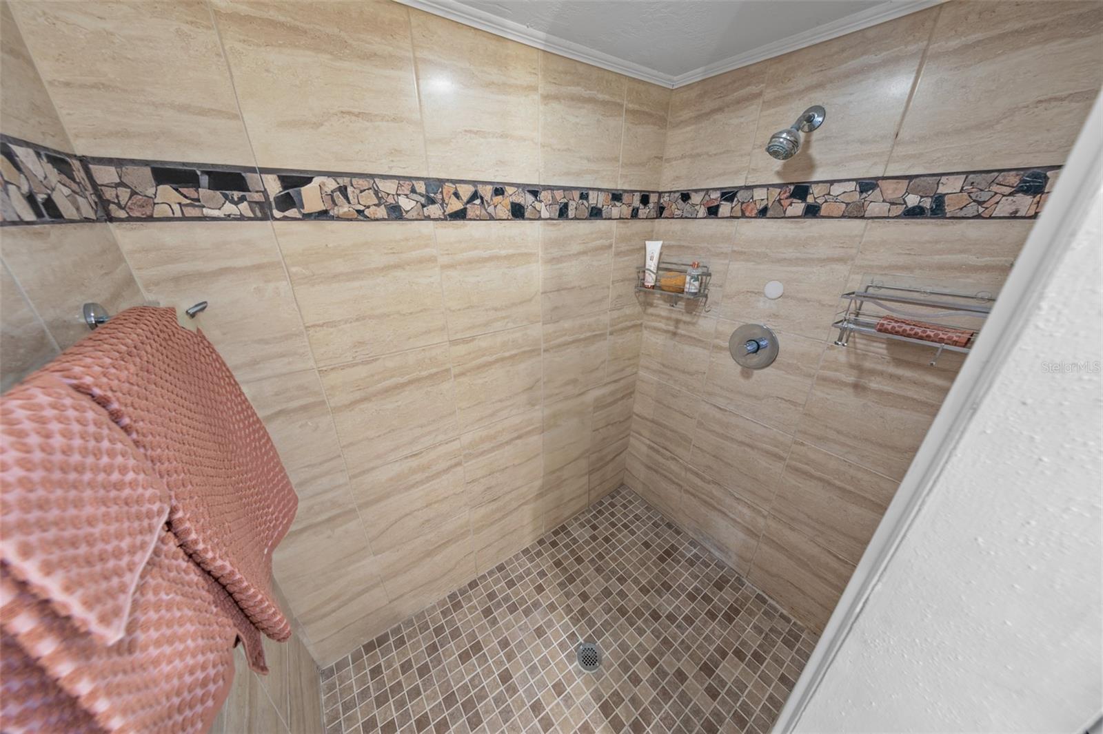 LIGHTHOUSE SHORES - Residential