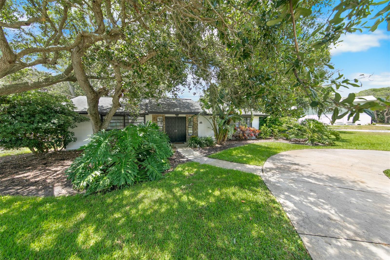 LIGHTHOUSE SHORES - Residential