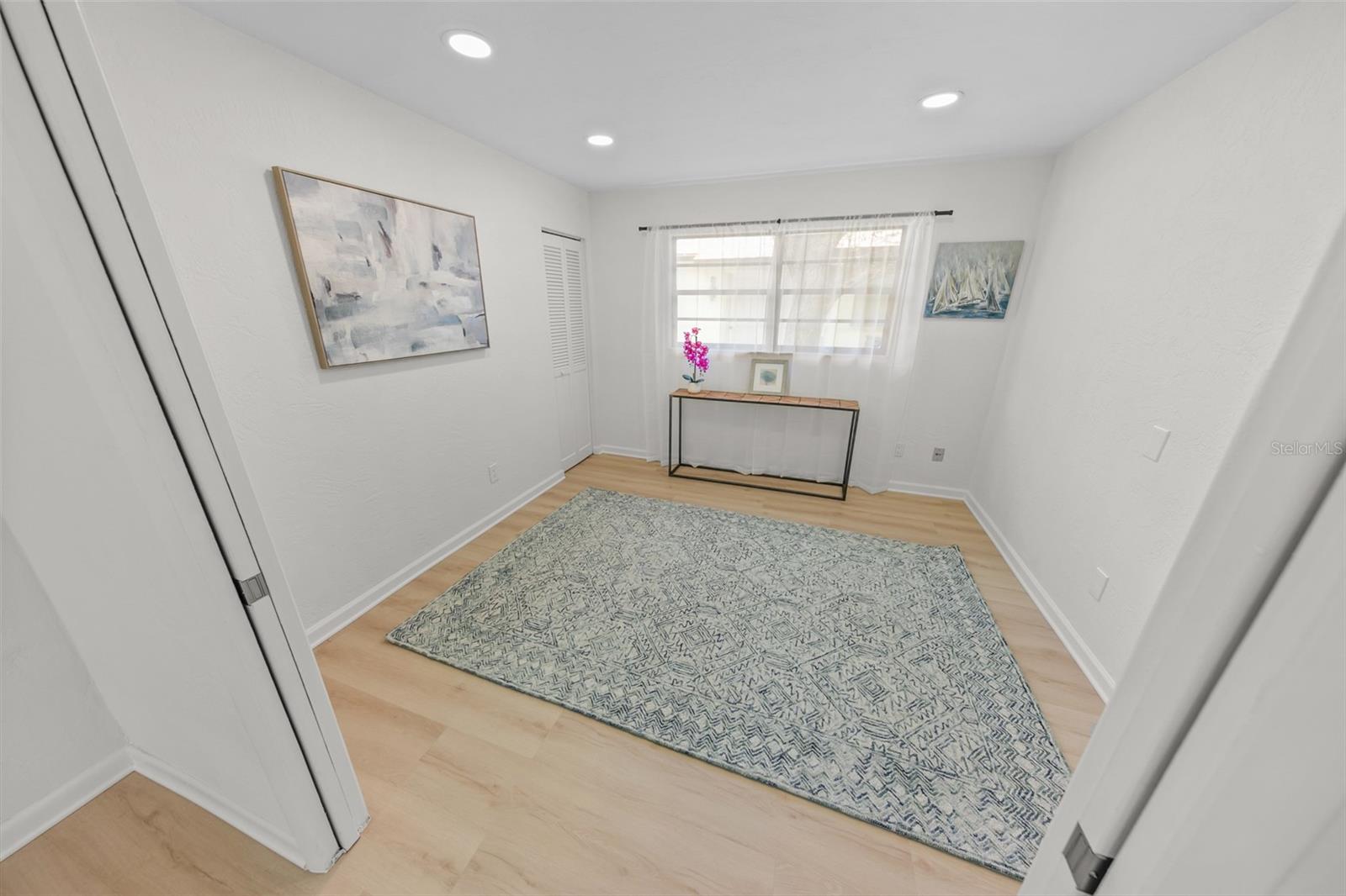 LIGHTHOUSE SHORES - Residential