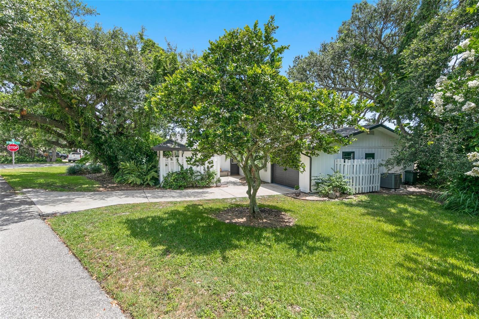 LIGHTHOUSE SHORES - Residential