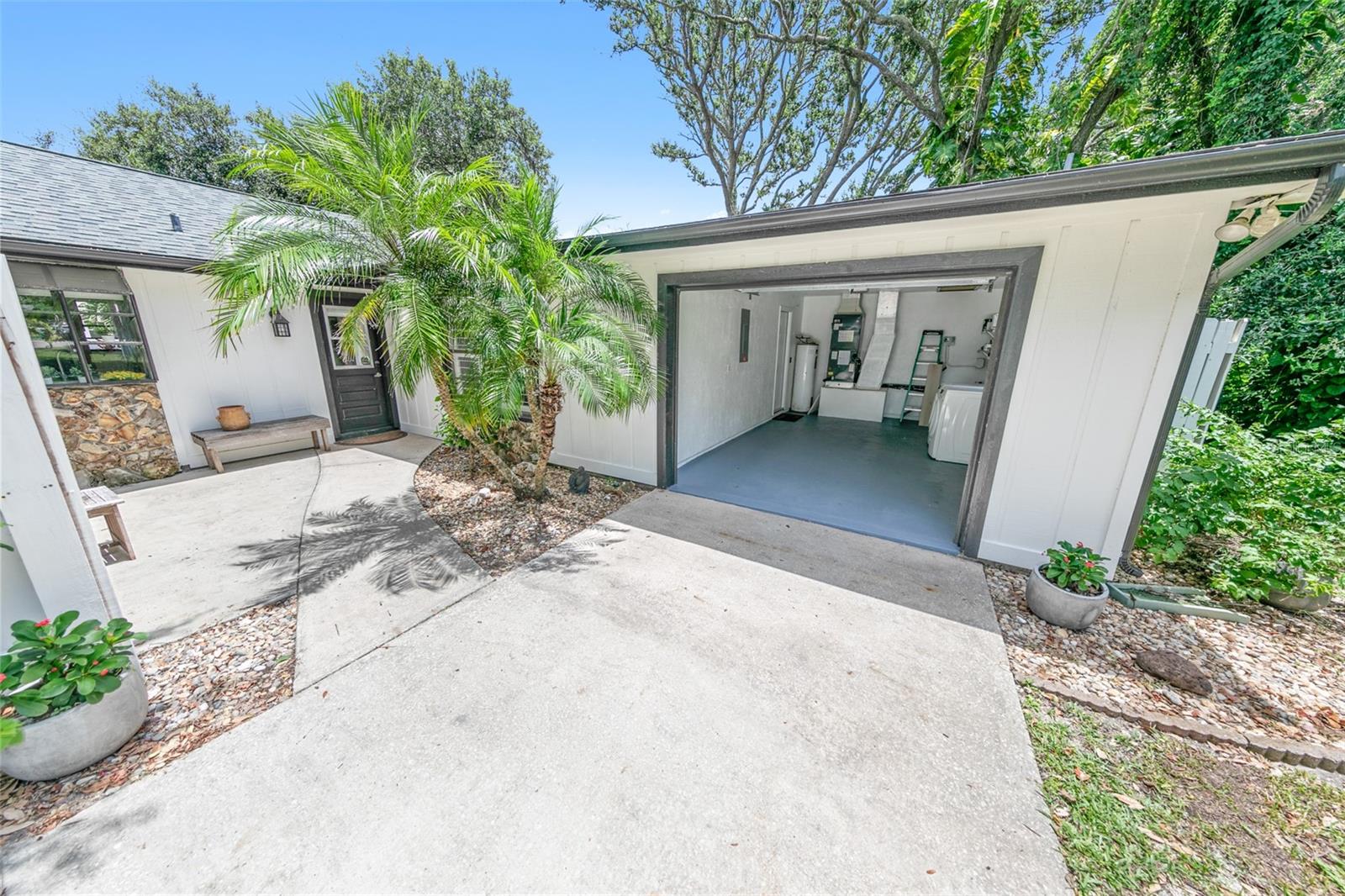 LIGHTHOUSE SHORES - Residential