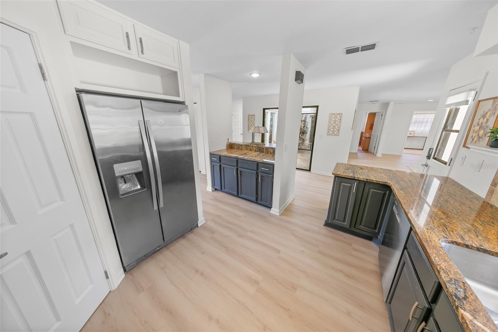 LIGHTHOUSE SHORES - Residential