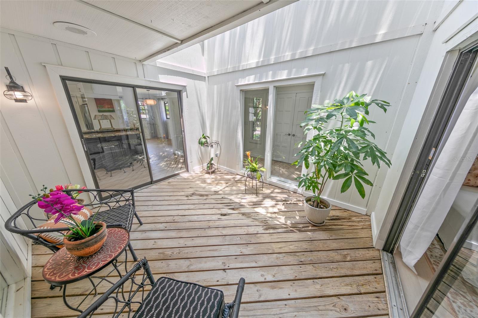 LIGHTHOUSE SHORES - Residential