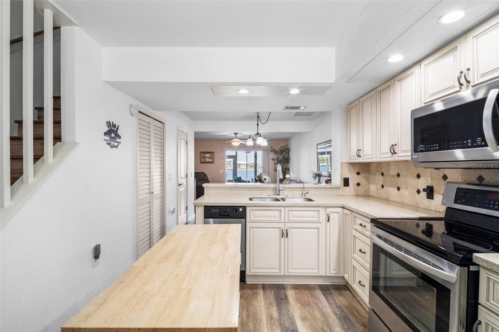 LAKE RIO TWNHMS - Residential