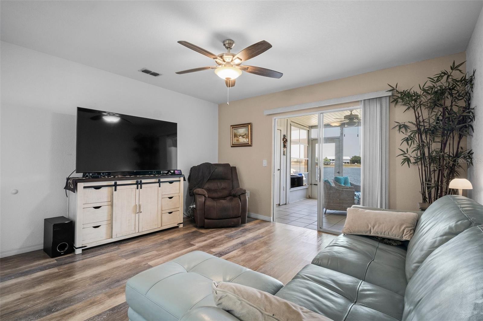 LAKE RIO TWNHMS - Residential