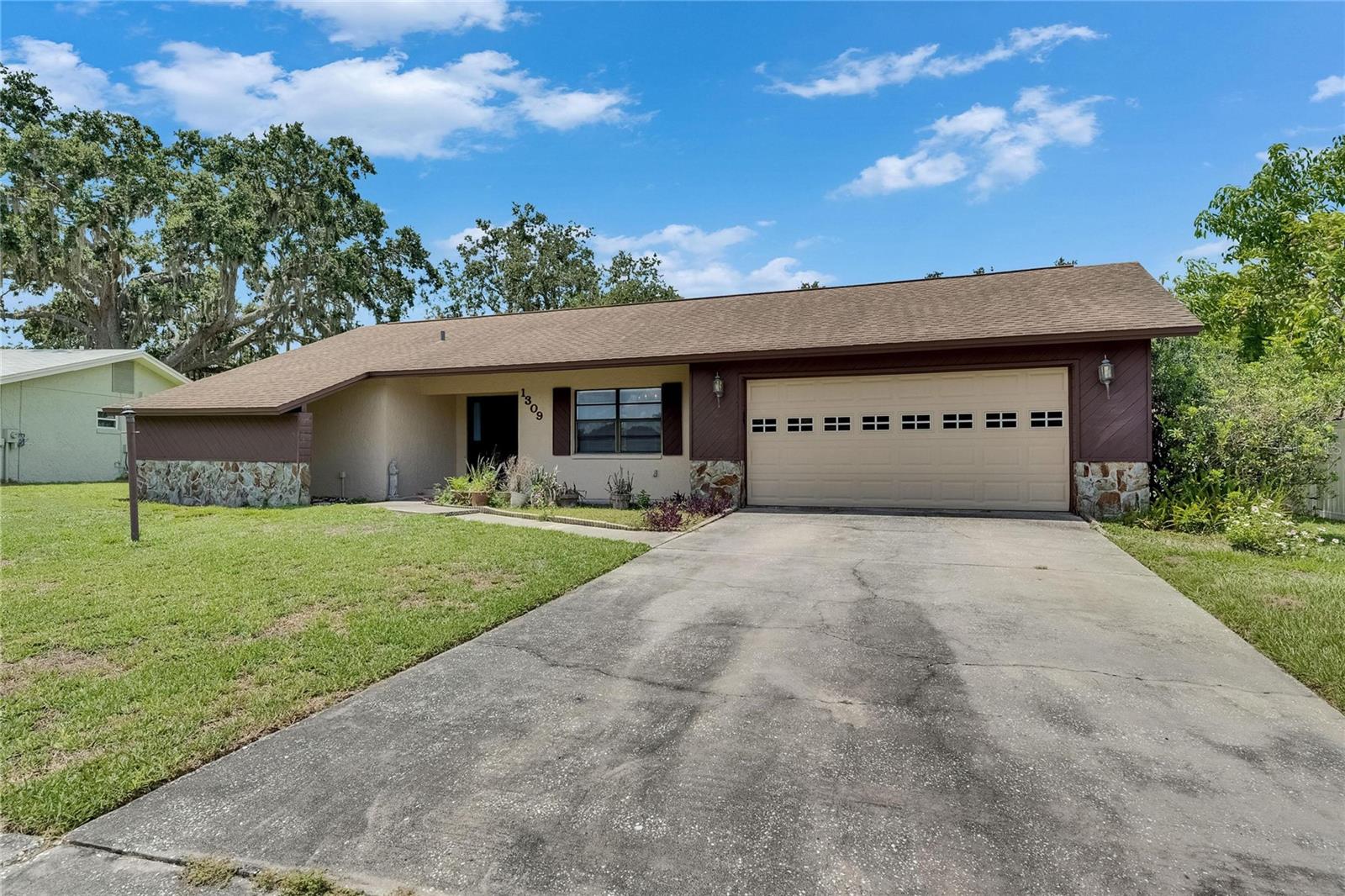 1309 SANDALWOOD DR