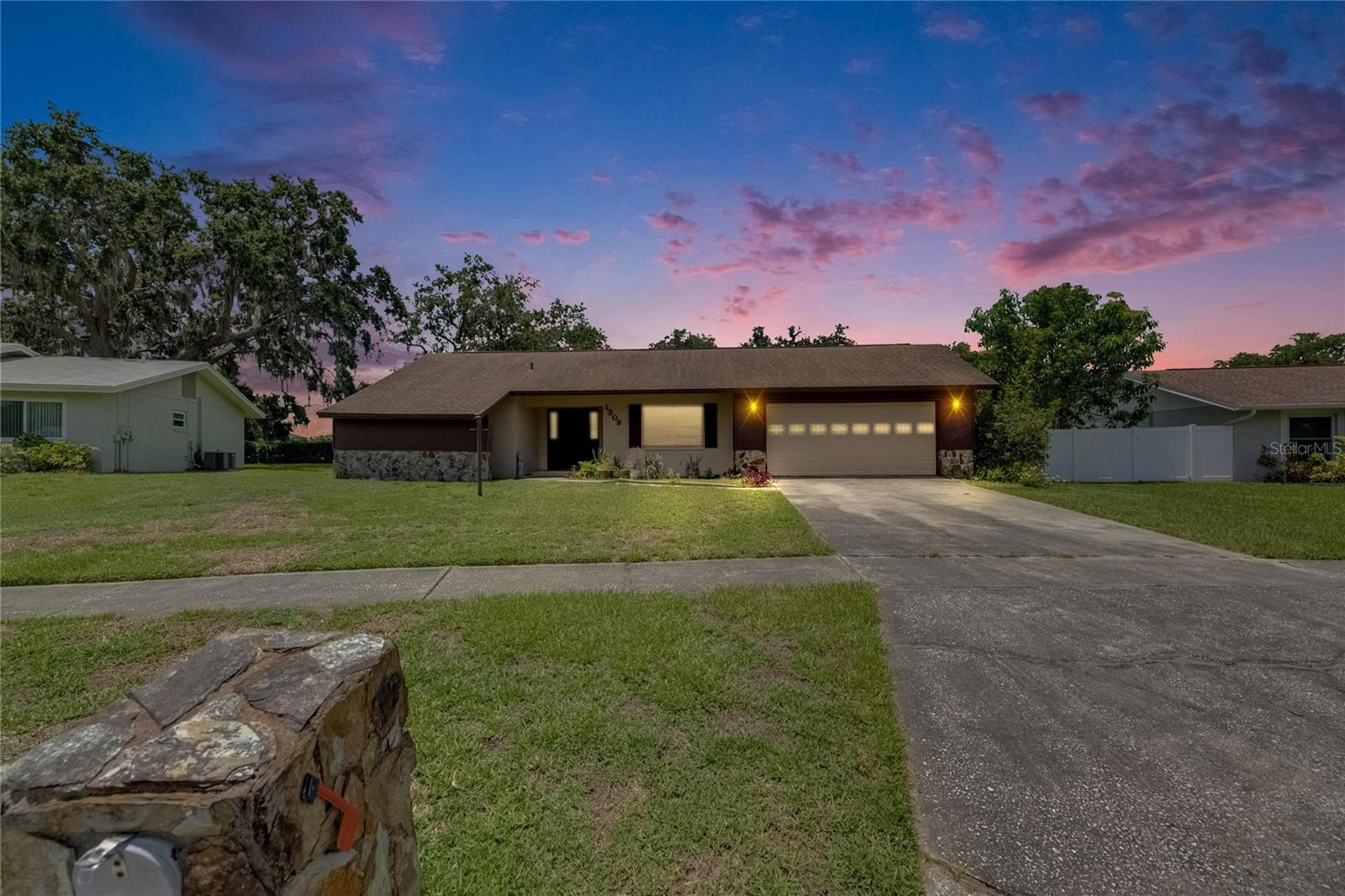 1309 SANDALWOOD DR
