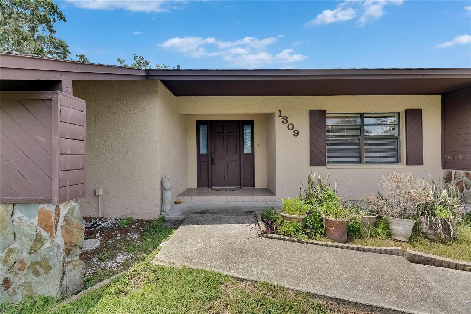 1309 SANDALWOOD DR