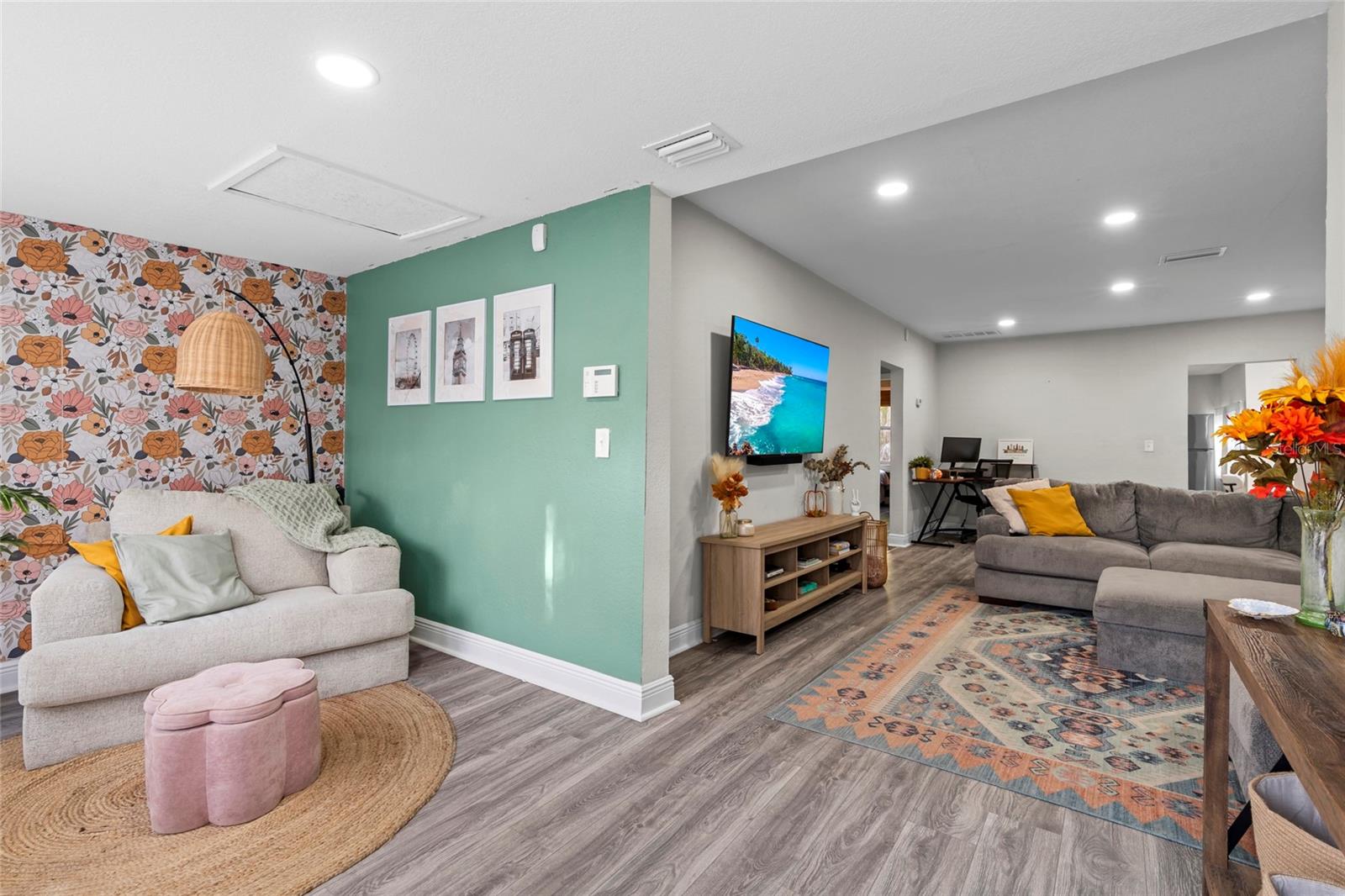 LAUGHNERS LAKEVIEW ADD - Residential