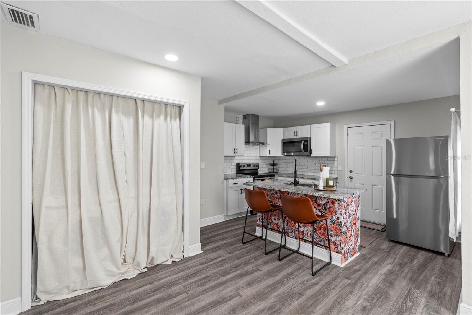 LAUGHNERS LAKEVIEW ADD - Residential