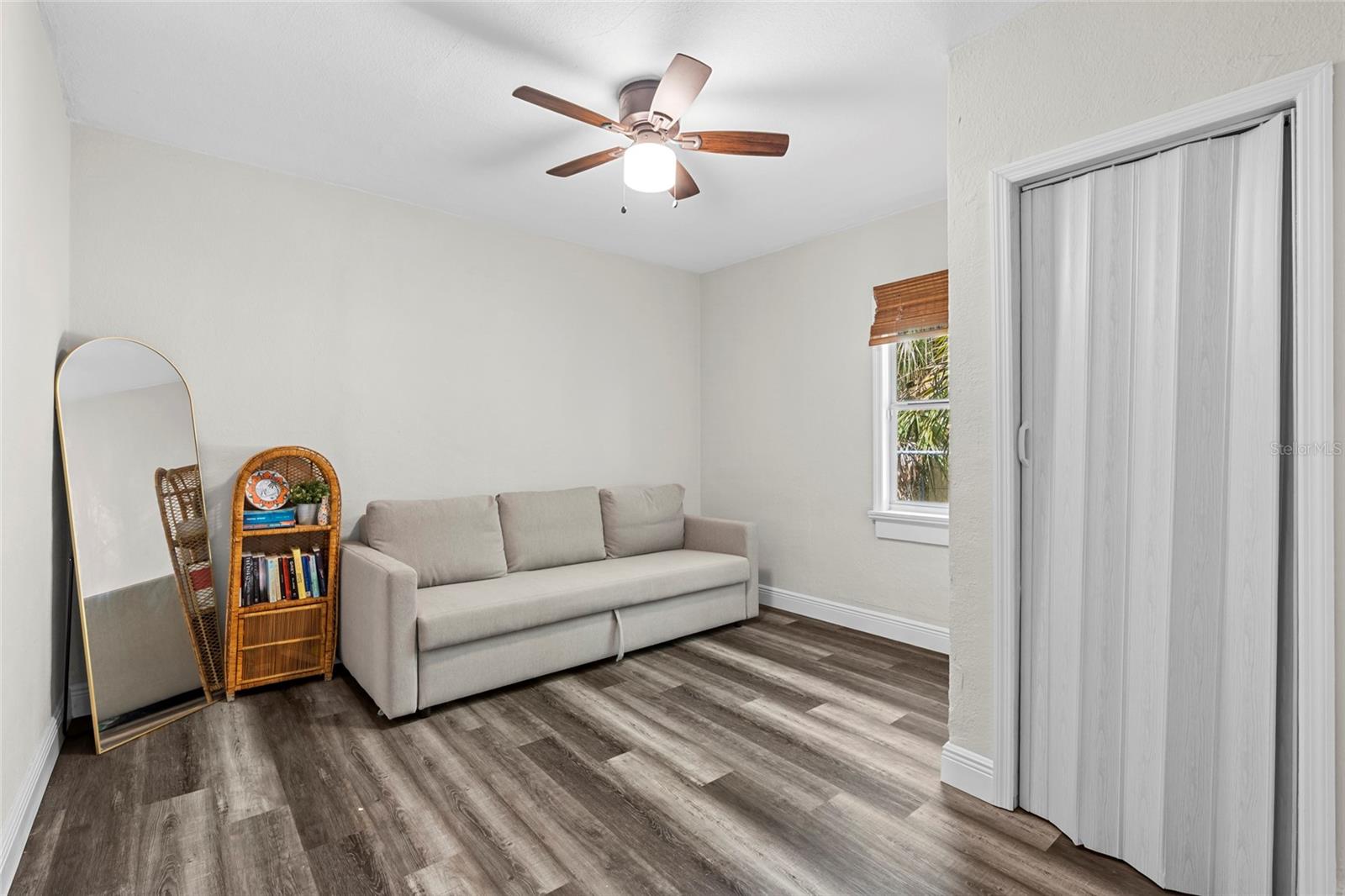 LAUGHNERS LAKEVIEW ADD - Residential