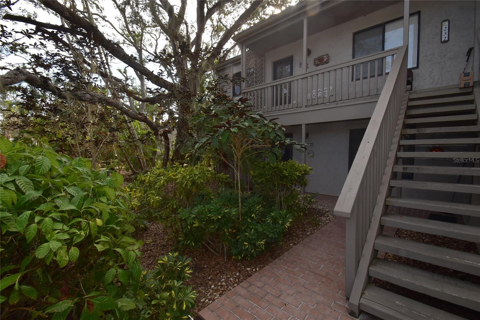 ***AVAILABLE NOW THRU SEPTEMBER 2025***. Tenants no pets no pick up trucks or RV. A canopy tree community on Sarasota Bay. Pelican Cove is a 75-acre gated, vibrant, waterfront community nestled among manicured tropical foliage truly offering something for everyone. Abundant amenities include an 86-slip boat harbor with sailboat water, excellent rates, and a launch dock for kayaks and canoes, 6 heated swimming pools, hot tub, 3 clubhouses, 4 lighted tennis courts, shuffleboard, basketball, dog walk area, 5.5 miles of walking trails and boardwalks as well as fishing gazebos, water exercise classes, exercise facilities, 2 art studios and a pottery classroom. Take classes at Pelican Cove University or join one of the more than 37 clubs for photography, fiber art, bike riding, yoga, Tai Chi, culinary arts, and card clubs. Woodworking, sculpting and evening jazz & classical music concerts round out the active lifestyle. Pelican Cove, the ultimate adult sanctuary, continues to be recognized and win awards for its landscaping and its superior management. Minutes from SIESTA KEY BEACH, restaurants, shopping.