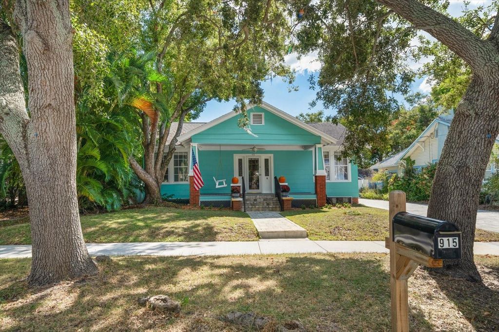 Photo of 915 Pine Street, Clearwater, FL 33756 (MLS # TB8438182)