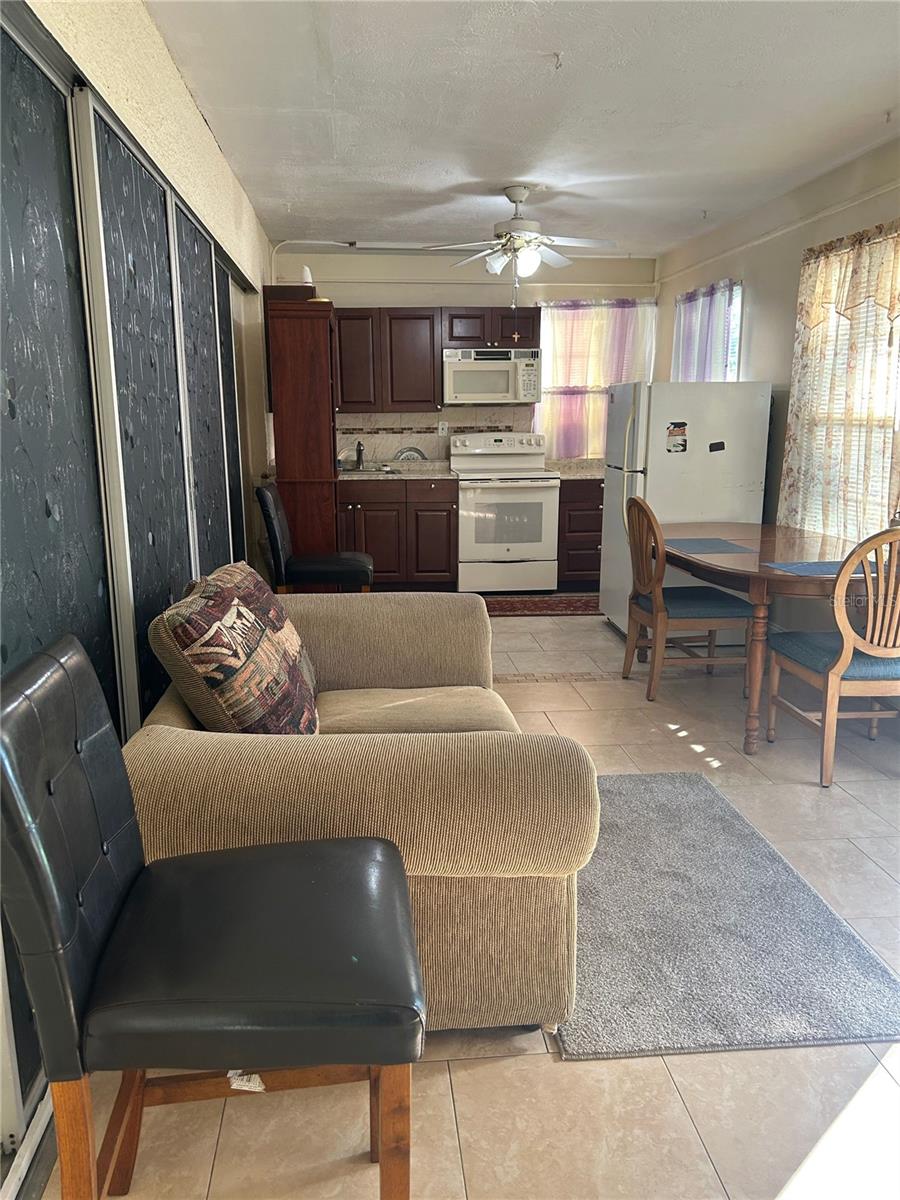 SPANISH ACRES - Residential Lease