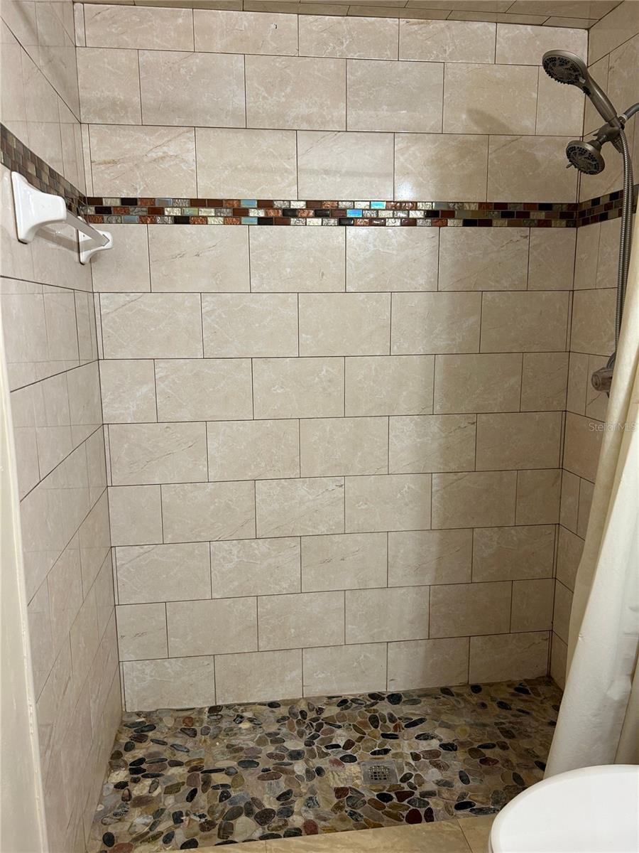 SPANISH ACRES - Residential Lease