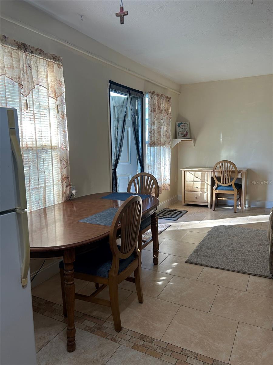 SPANISH ACRES - Residential Lease