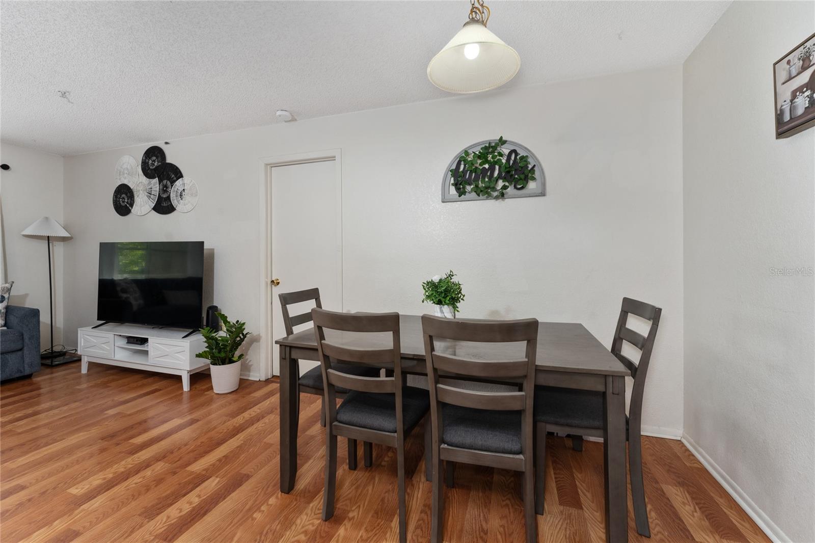 LANDING A CONDO - Residential