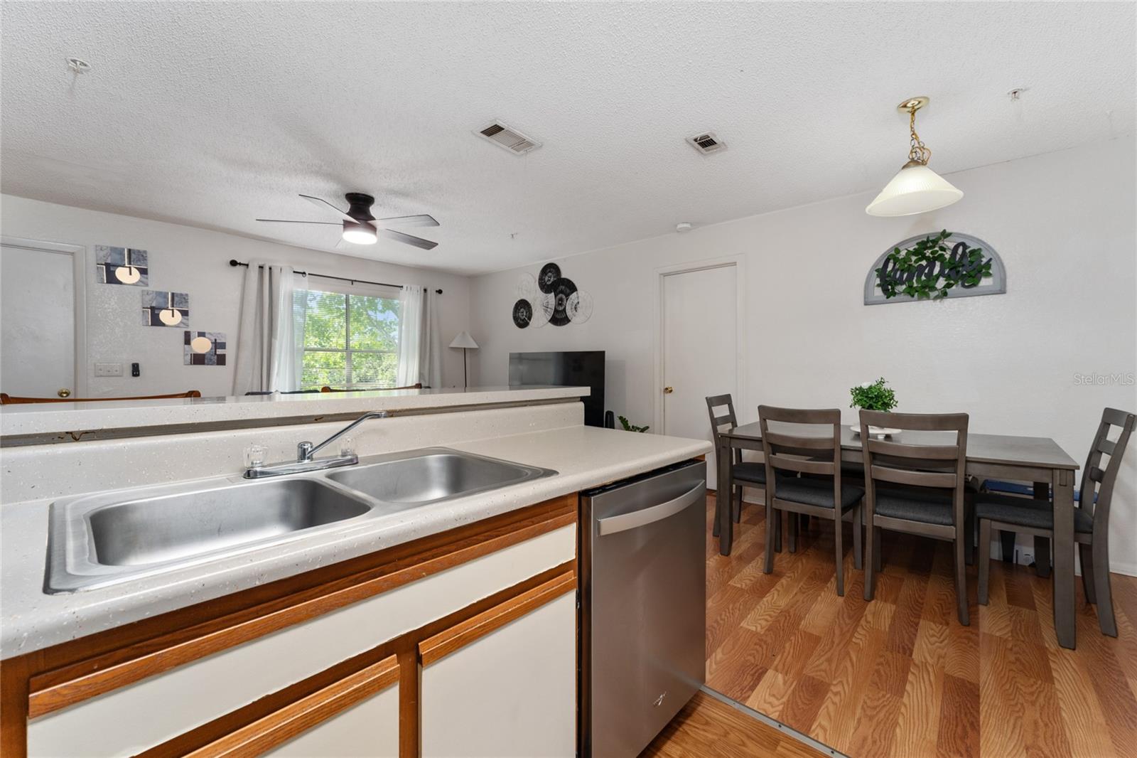 LANDING A CONDO - Residential