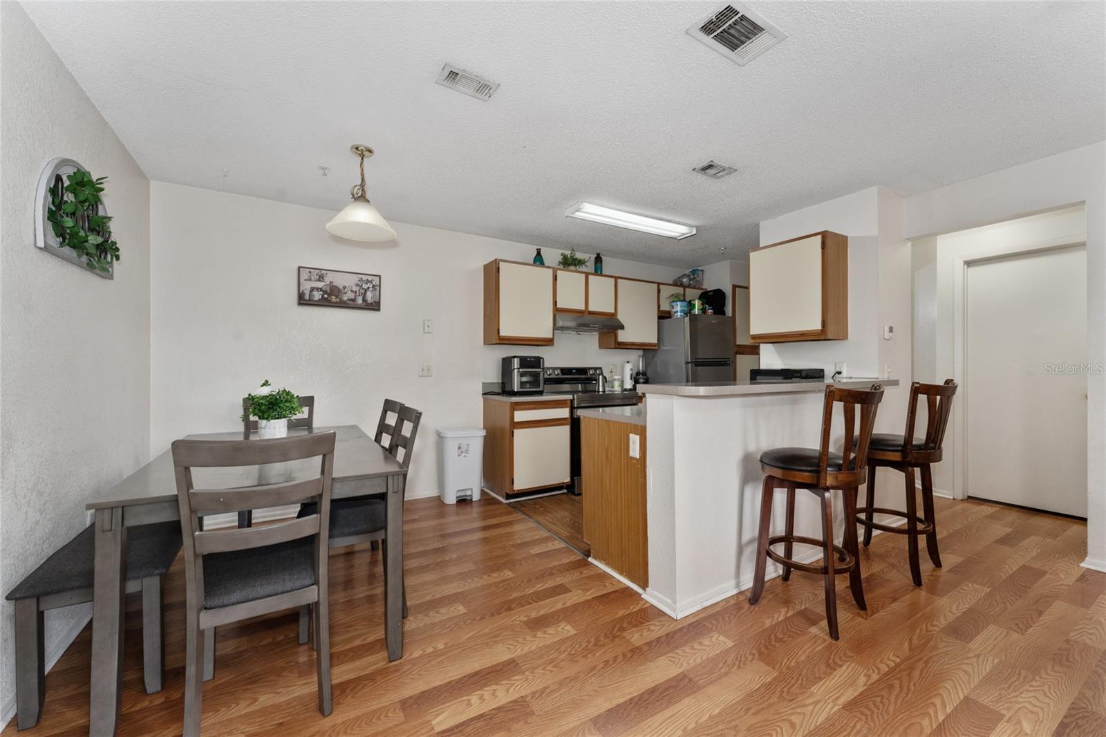 LANDING A CONDO - Residential