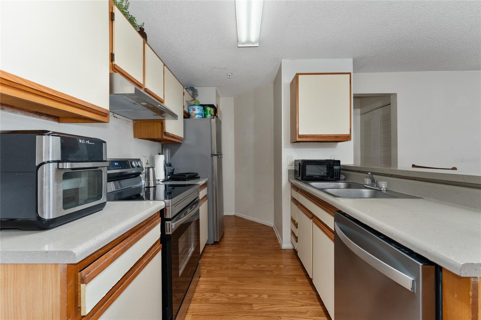 LANDING A CONDO - Residential