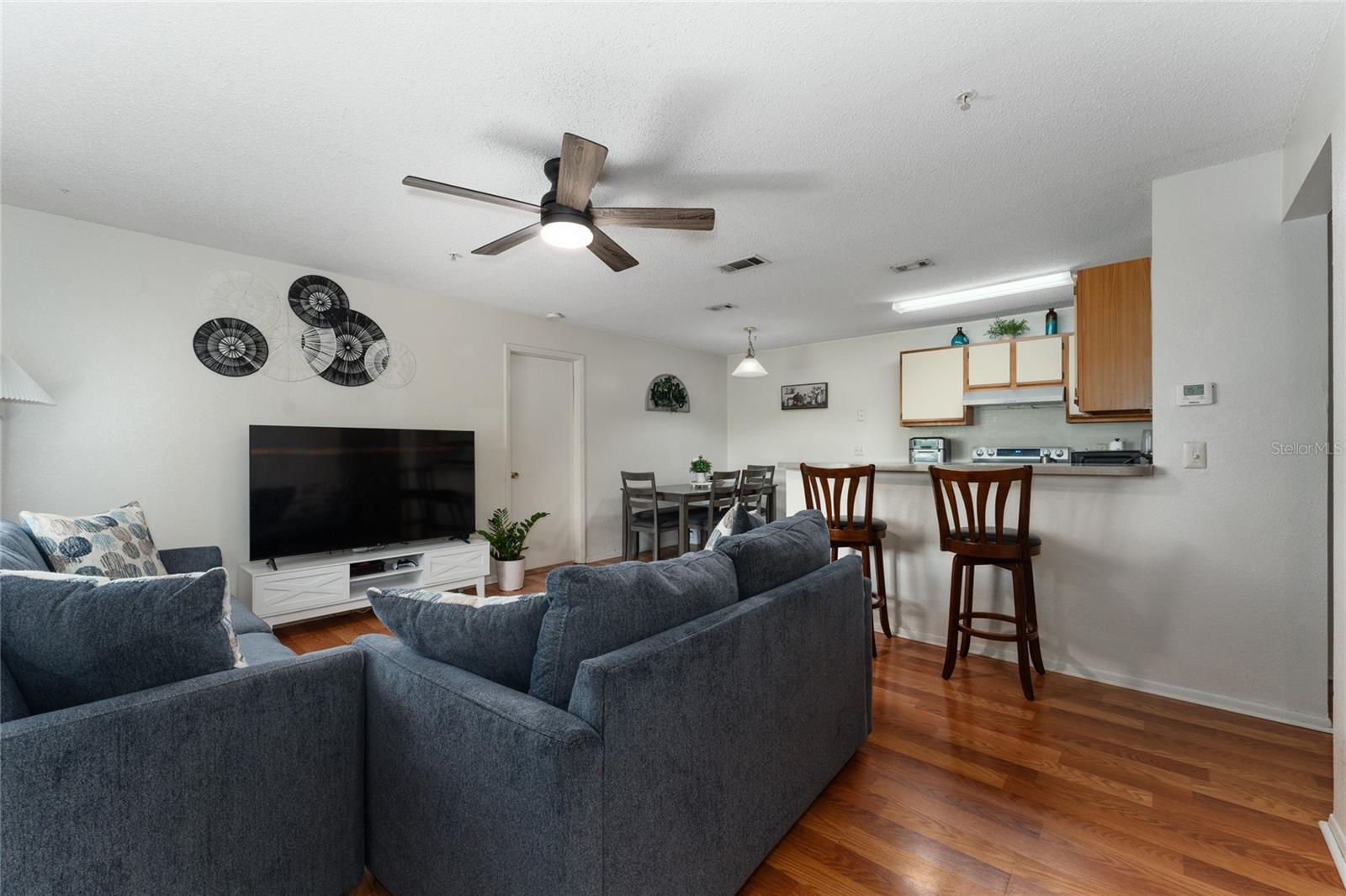 LANDING A CONDO - Residential