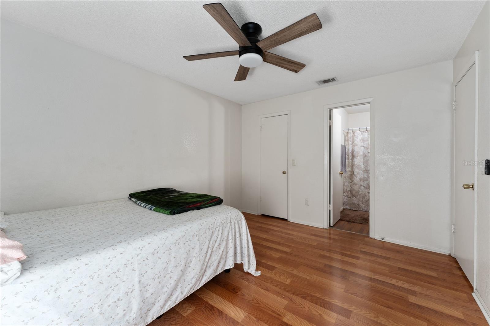 LANDING A CONDO - Residential