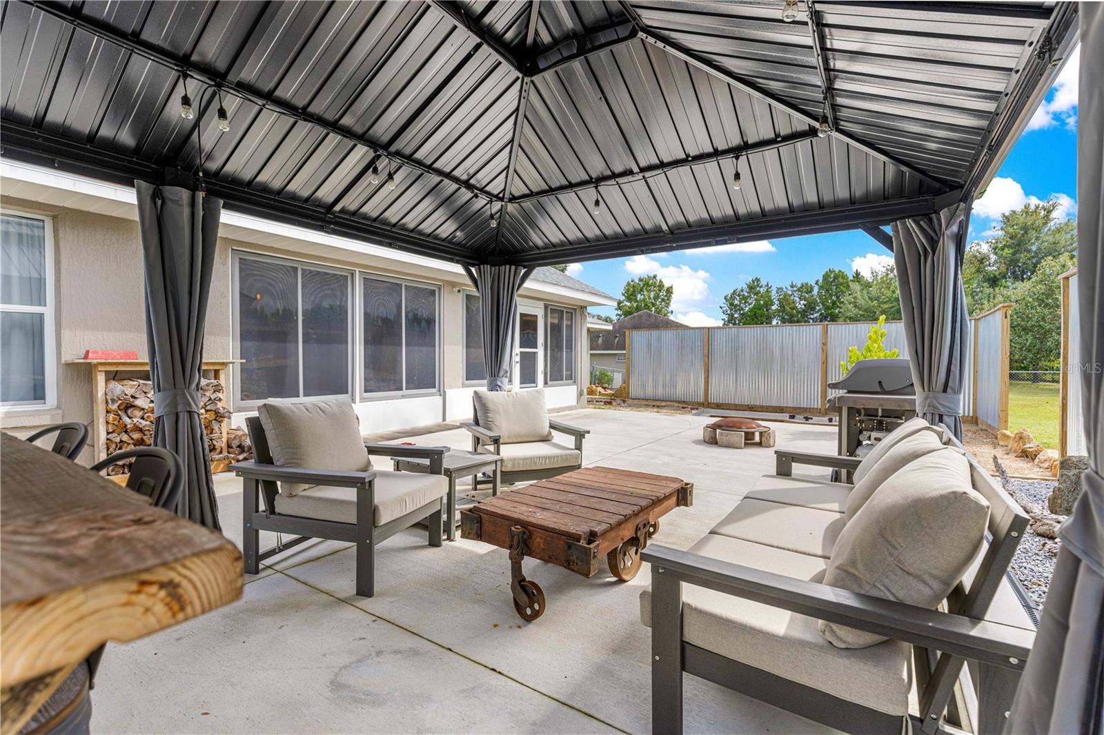 FAIRWAYS/ROLLING HILLS - Residential