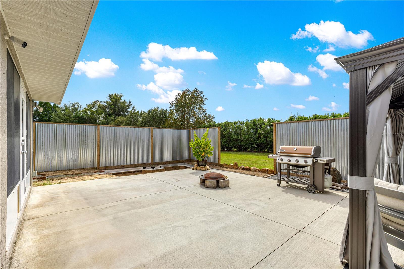 FAIRWAYS/ROLLING HILLS - Residential