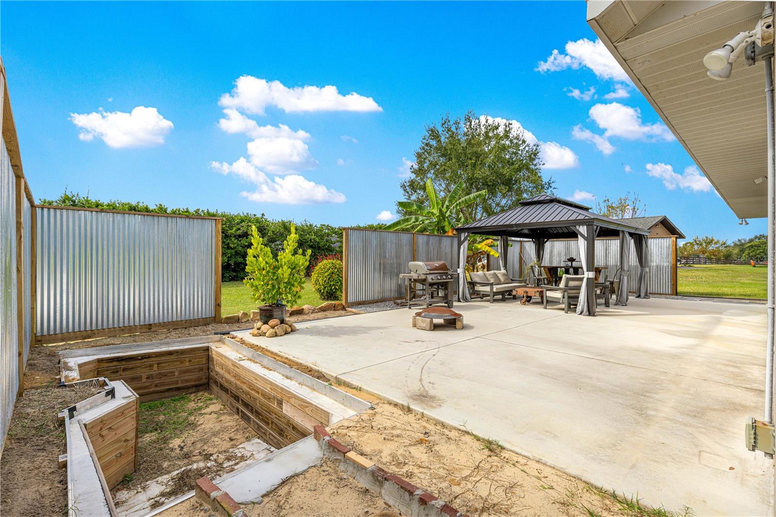 FAIRWAYS/ROLLING HILLS - Residential