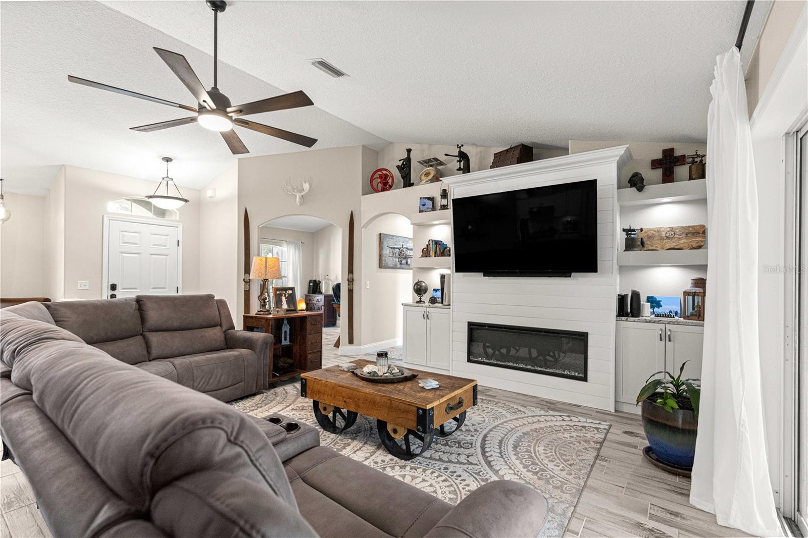 FAIRWAYS/ROLLING HILLS - Residential