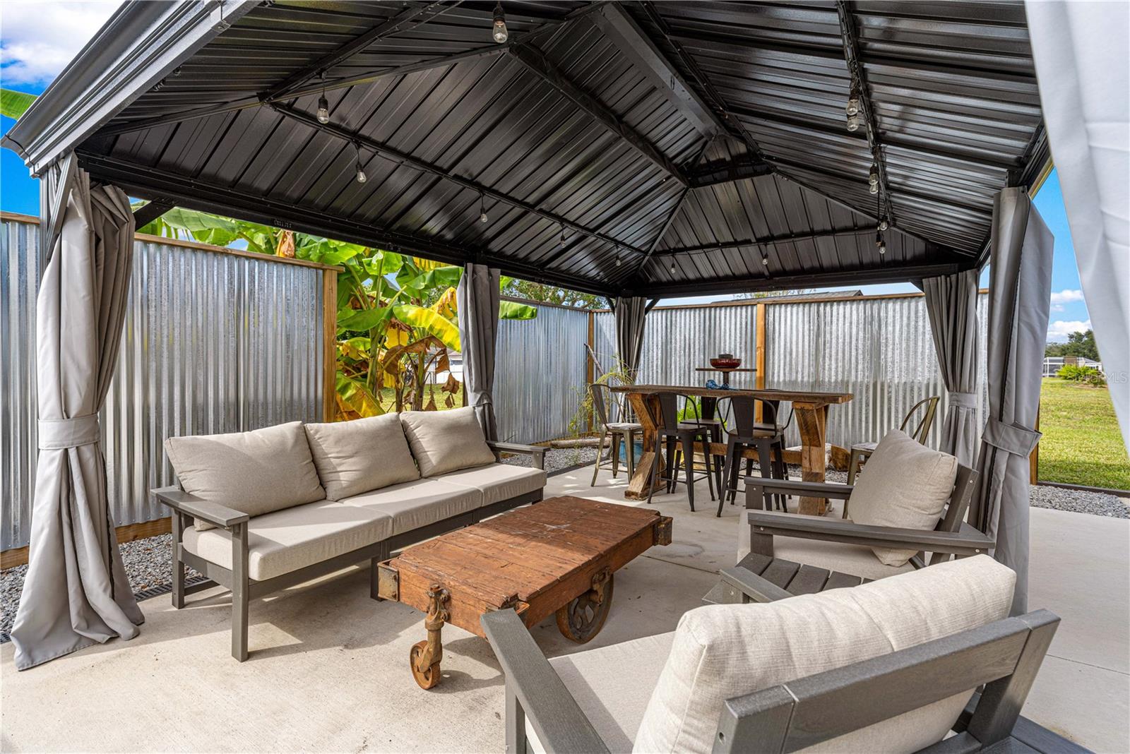 FAIRWAYS/ROLLING HILLS - Residential