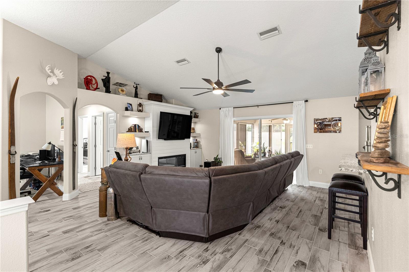 FAIRWAYS/ROLLING HILLS - Residential