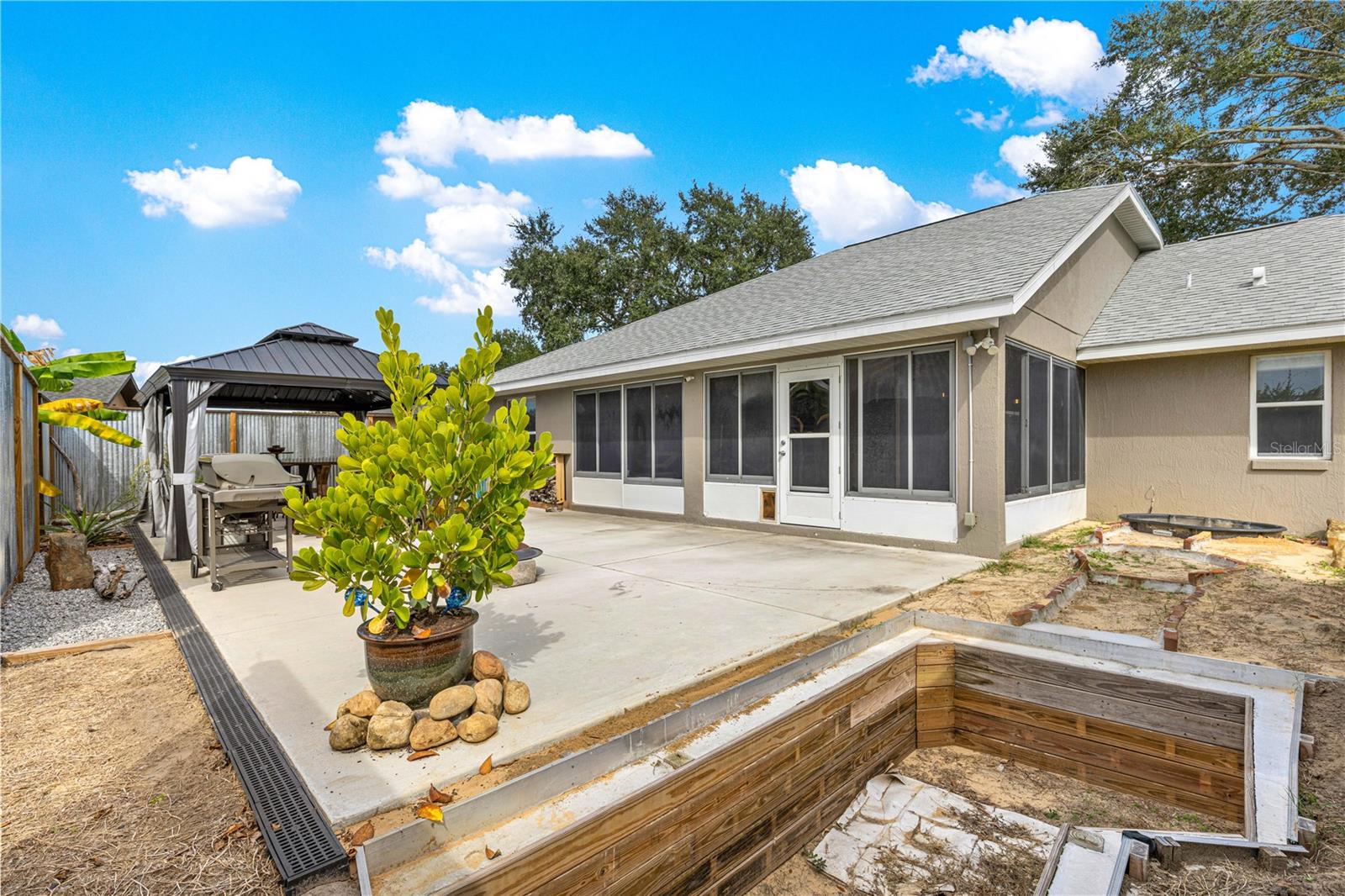 FAIRWAYS/ROLLING HILLS - Residential