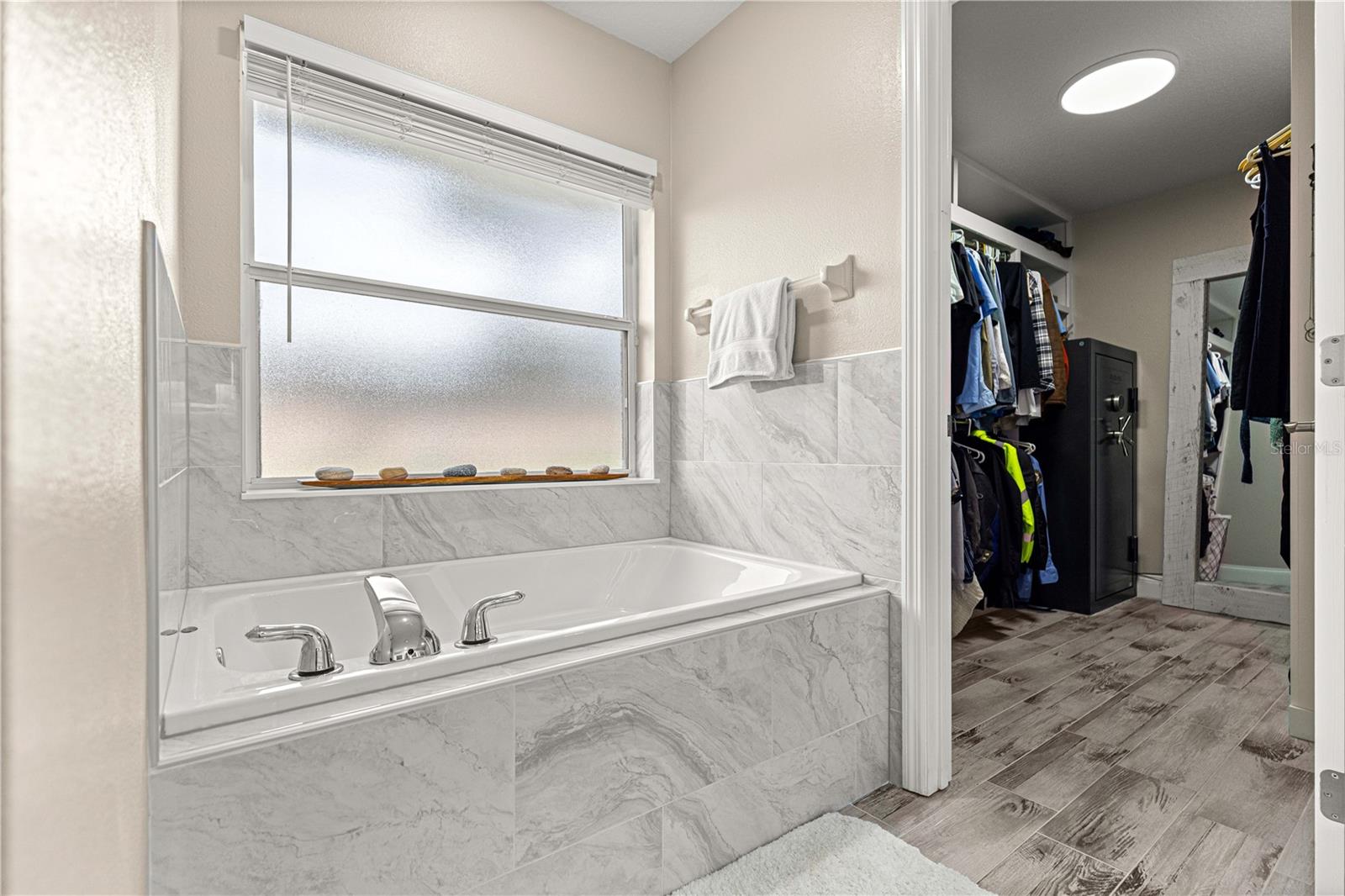 FAIRWAYS/ROLLING HILLS - Residential