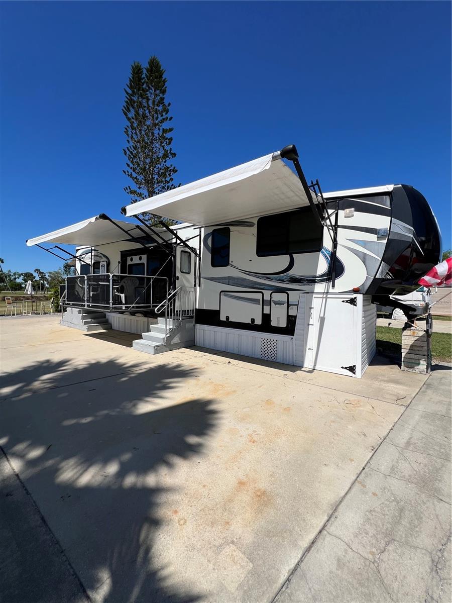 ~Blue Cypress Golf & RV Resort~ 55+ Community. 9 hole golf course. 2015 Heartland Cyclone 4200- 5th wheel RV- 43" length overlooking the golf course. Furnished w/ King size bed. New Fiberglass roof in 2024 (Transferrable warranty). Balconies in front & rear, new awnings & Hot water heater. Pavers- large patio & grilling area. Storage area with electric & water. washer & dryer plus a freezer. Community clubhouse with heated pool, new pickleball courts, shuffleboard, and many more activities. Public boat ramp is steps away for some great Okeechobee trophy fishing! Unit also comes with a generator. This is the luxury model!! Golf cart included! New Seminole casino- Brighton Bay is a short distance away as is shopping and restaurants.