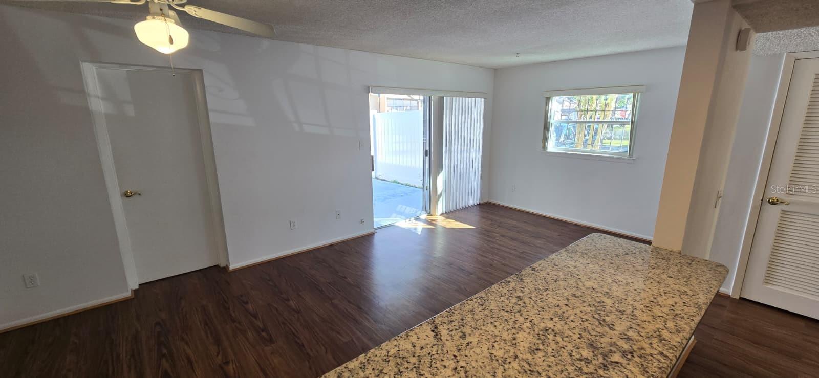 PARK LAKE TWNHS PH 02 - Residential Lease