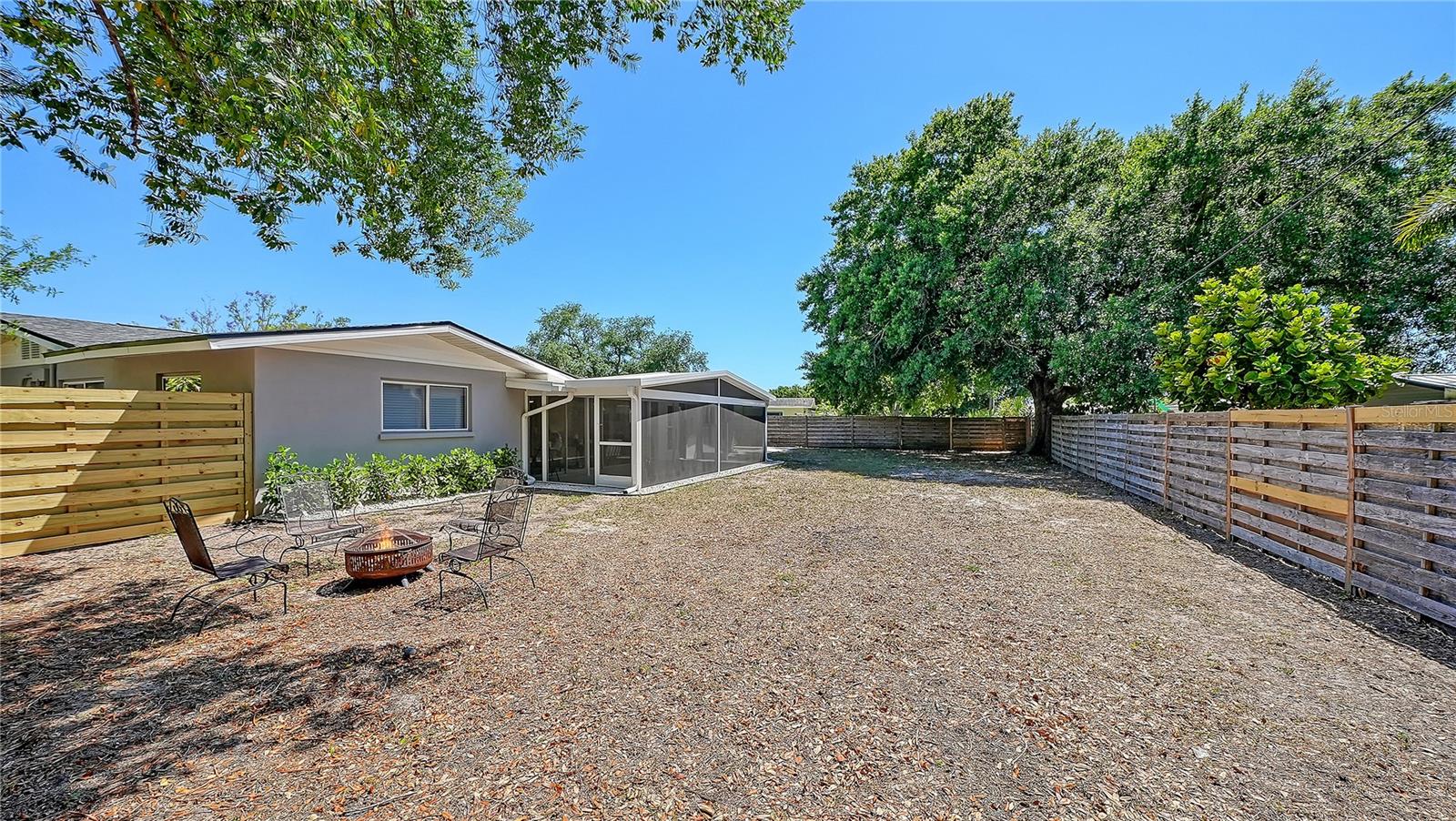 SOUTH GATE MANOR - Residential