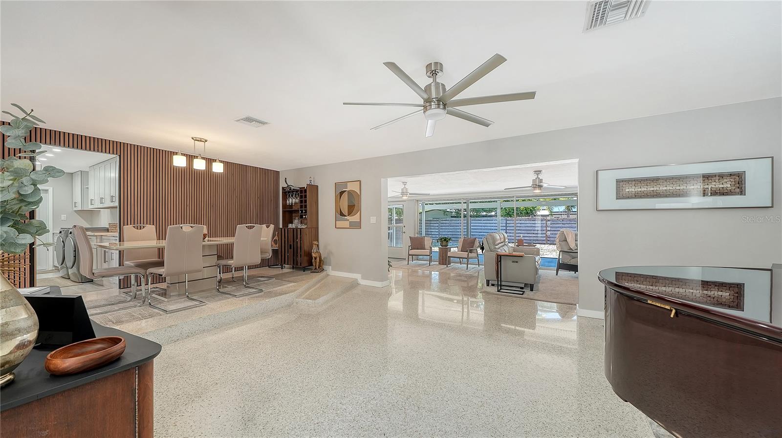 SOUTH GATE MANOR - Residential