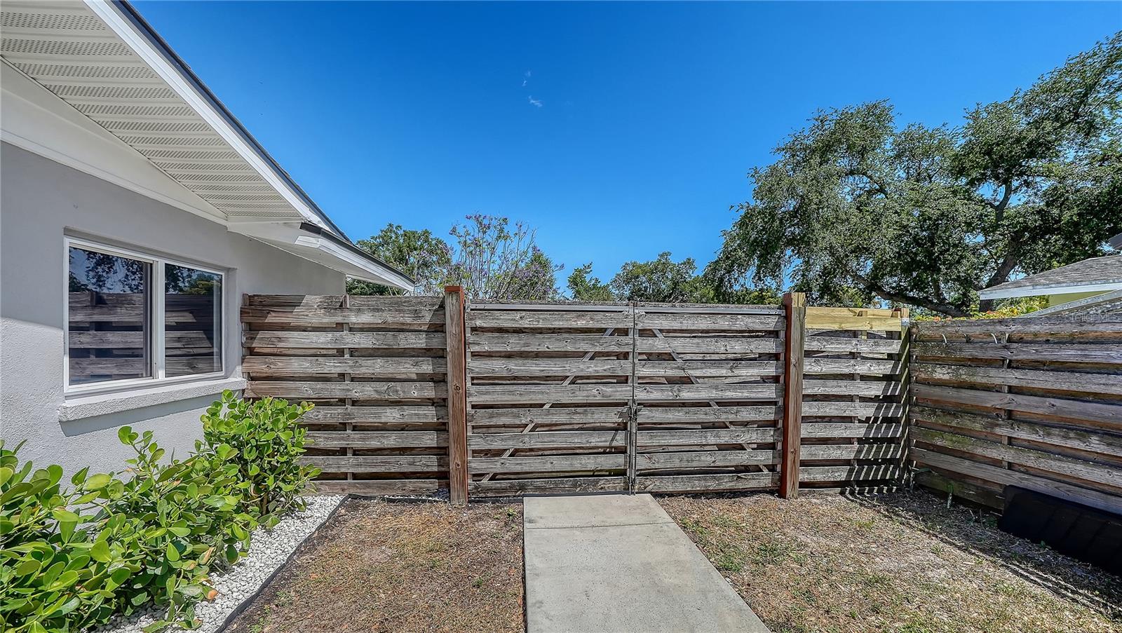 SOUTH GATE MANOR - Residential