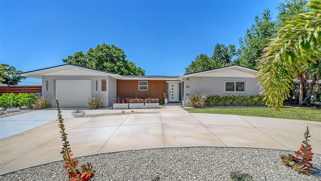 Photo of 2614 Croton Avenue, Sarasota, FL 34239 (MLS # A4691649)