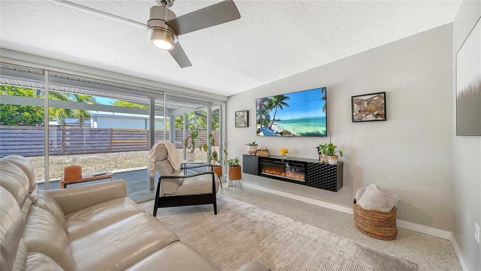 SOUTH GATE MANOR - Residential