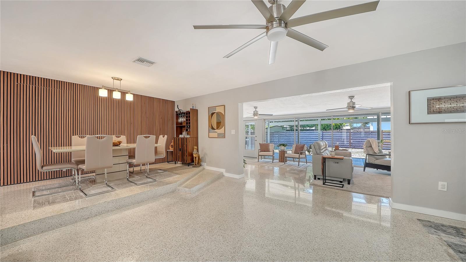 SOUTH GATE MANOR - Residential