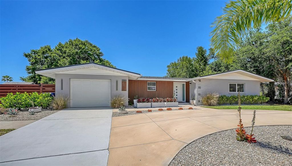 Photo of 2614 Croton Avenue, Sarasota, FL 34239 (MLS # A4691649)