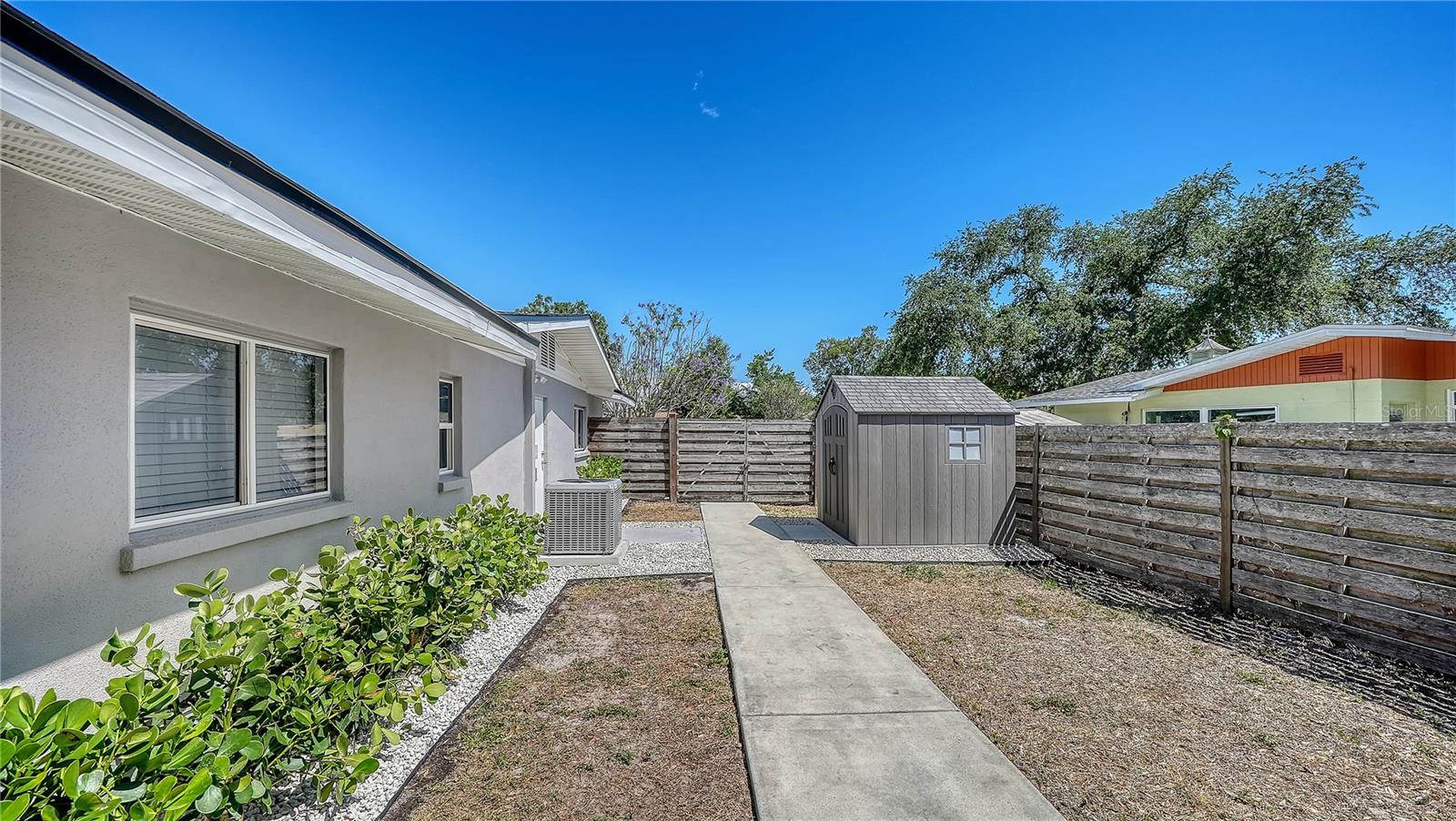 SOUTH GATE MANOR - Residential
