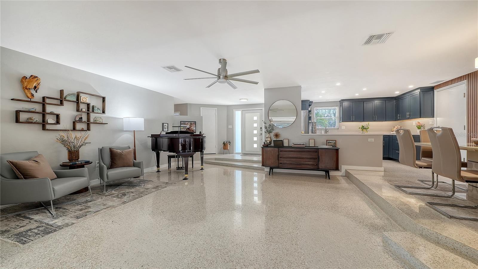 SOUTH GATE MANOR - Residential