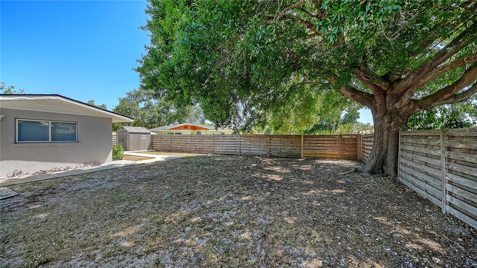 SOUTH GATE MANOR - Residential