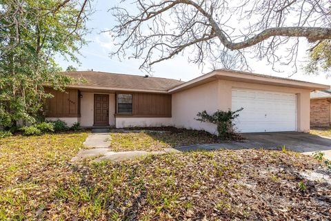 Photo of 2089 N Normandy Boulevard, Deltona, FL 32725 (MLS # O6386663)