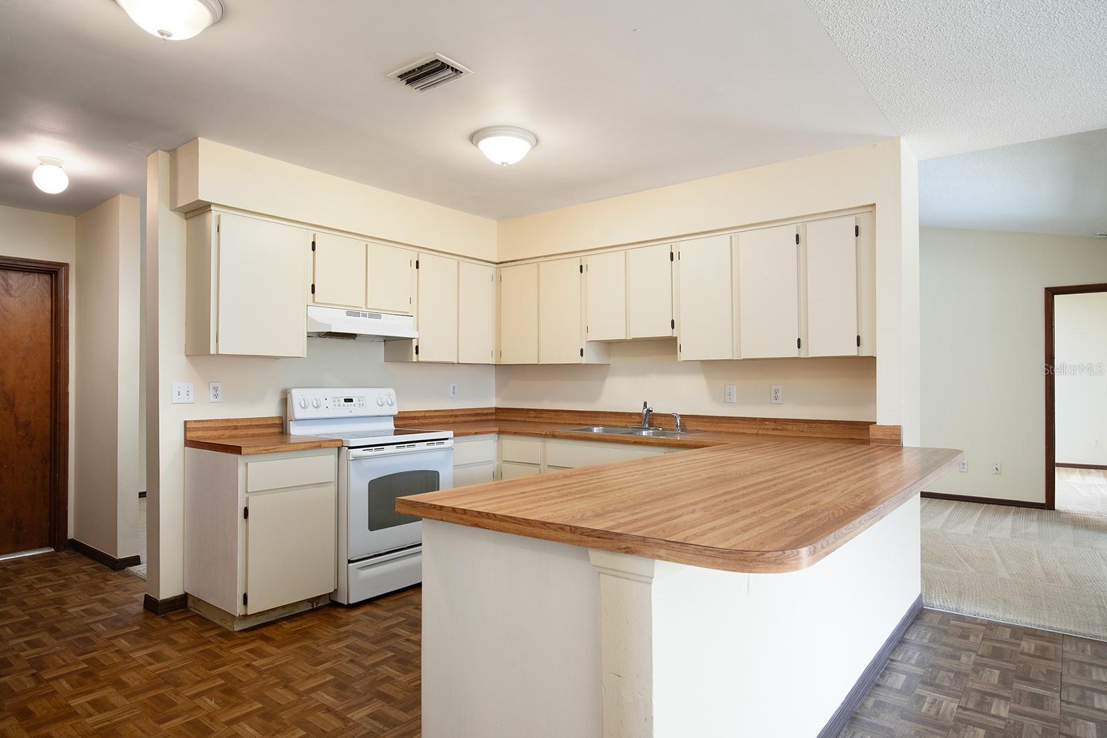 2089 N NORMANDY BOULEVARD