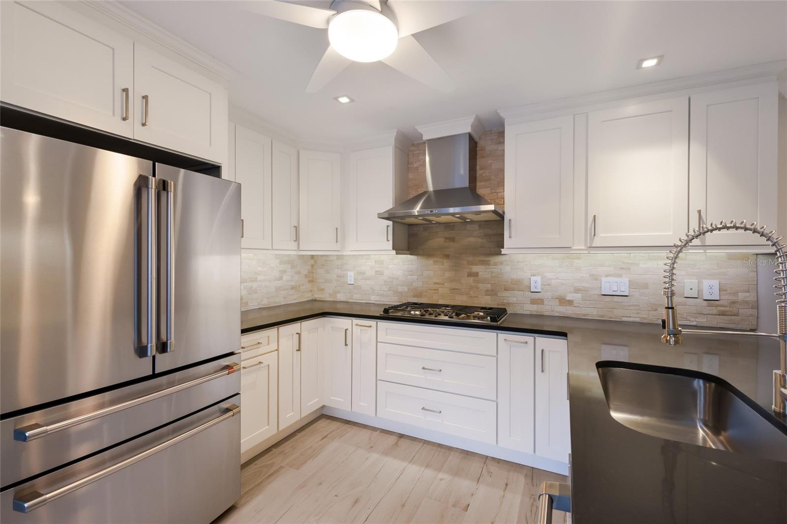 SAINT ARMANDS DIV JOHN RINGLING ESTATES - Residential