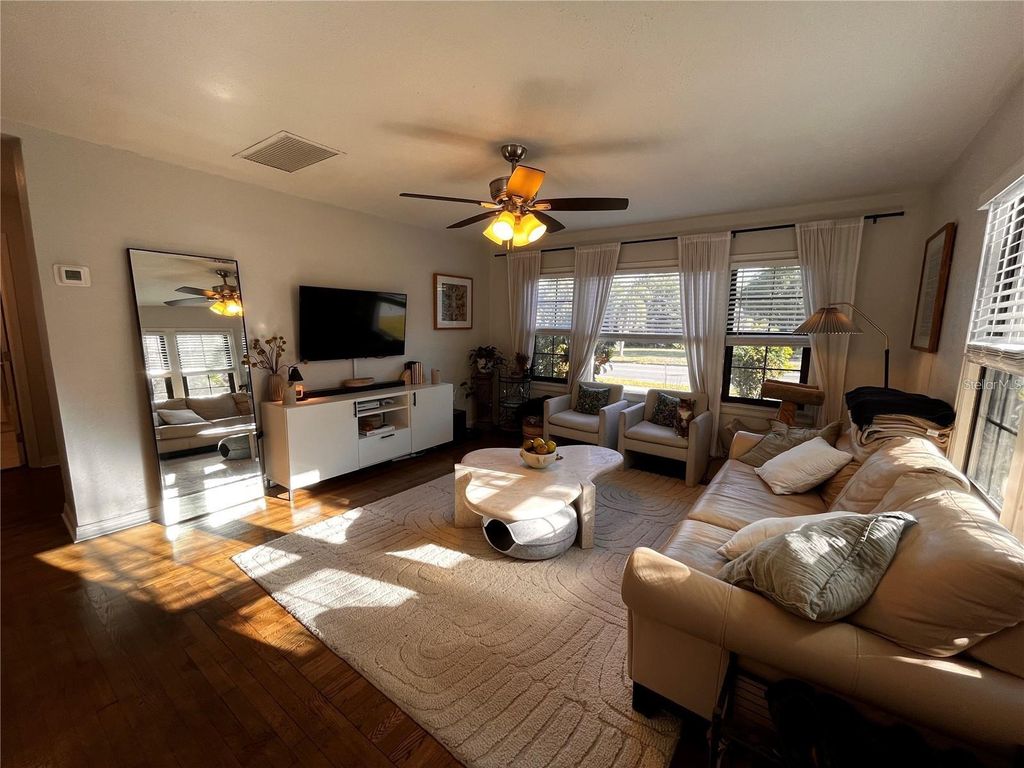 Photo of 1221 30th Avenue N, St Petersburg, FL 33703 (MLS # TB8483112)